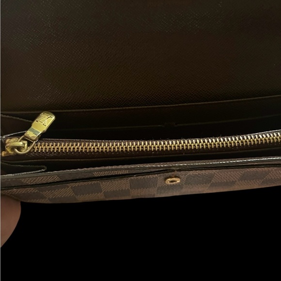 LOUIS VUITTON Damier Ebene Sarah Wallet - Picture 6 of 11
